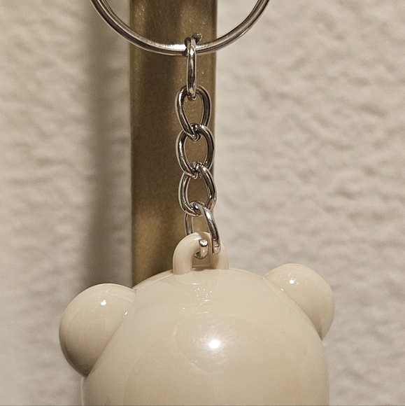 Bear Keychain Lipbalm - Picture 3 of 5
